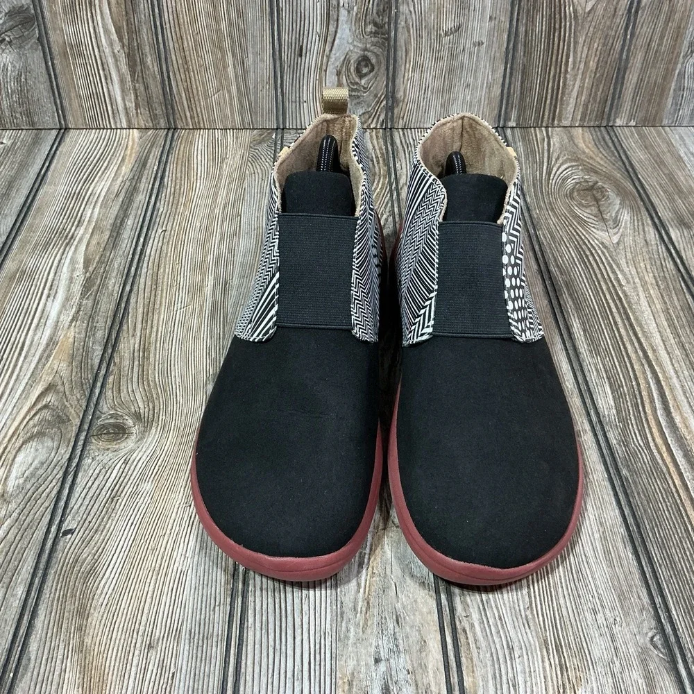 UIN rare boots